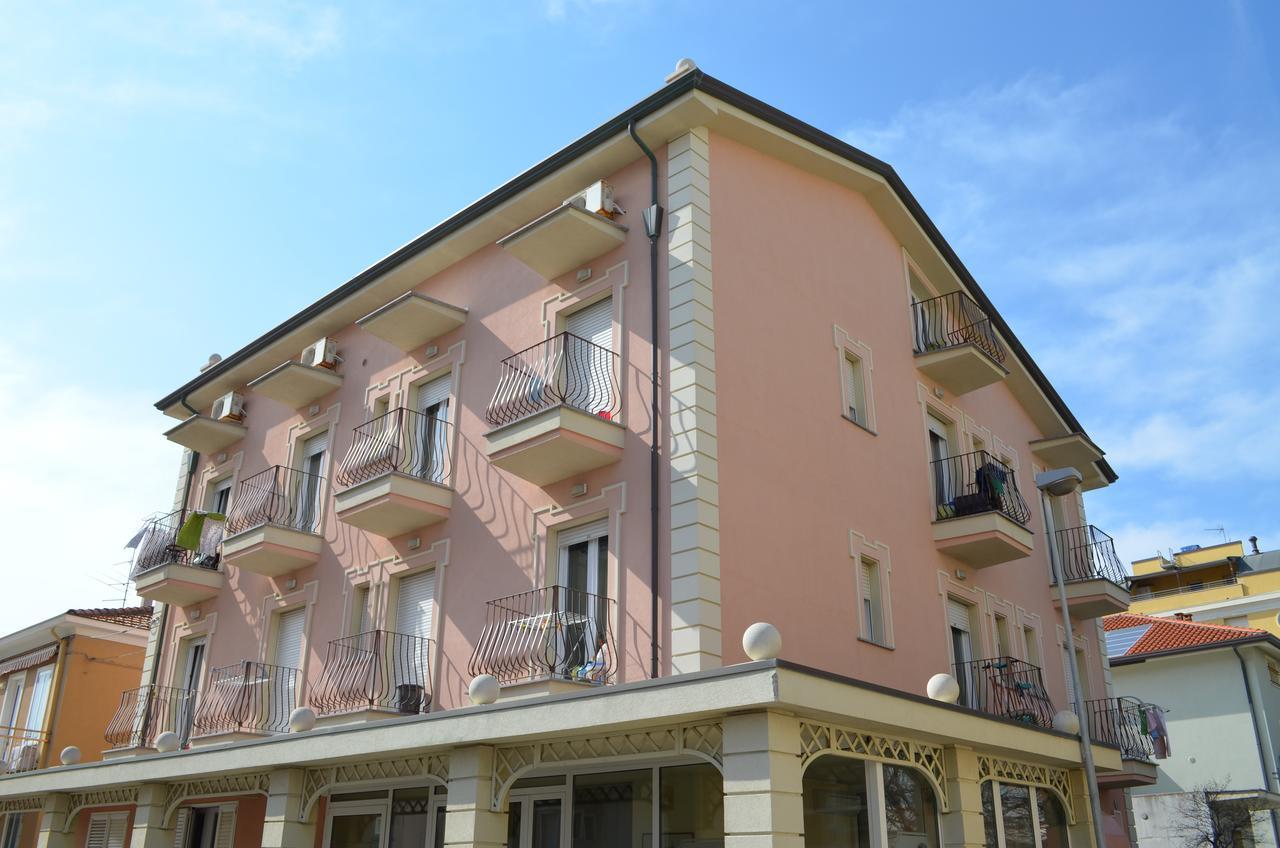 Uno Studio&suites Aparthotel 2*